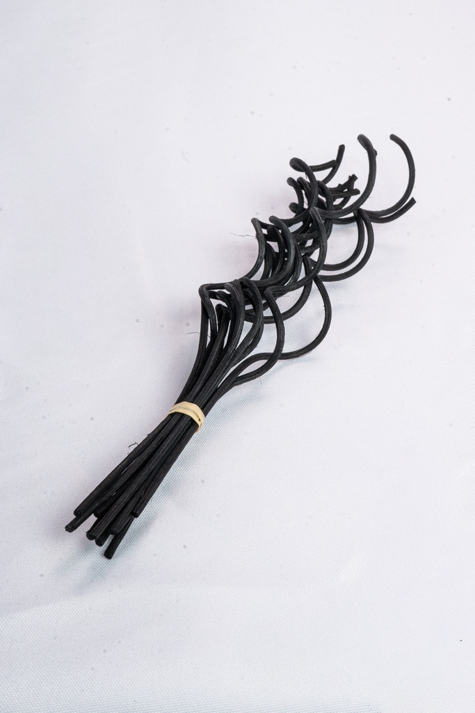 VARILLA DE RATTAN ONDULADA NEGRA 23CM X 3MM 
