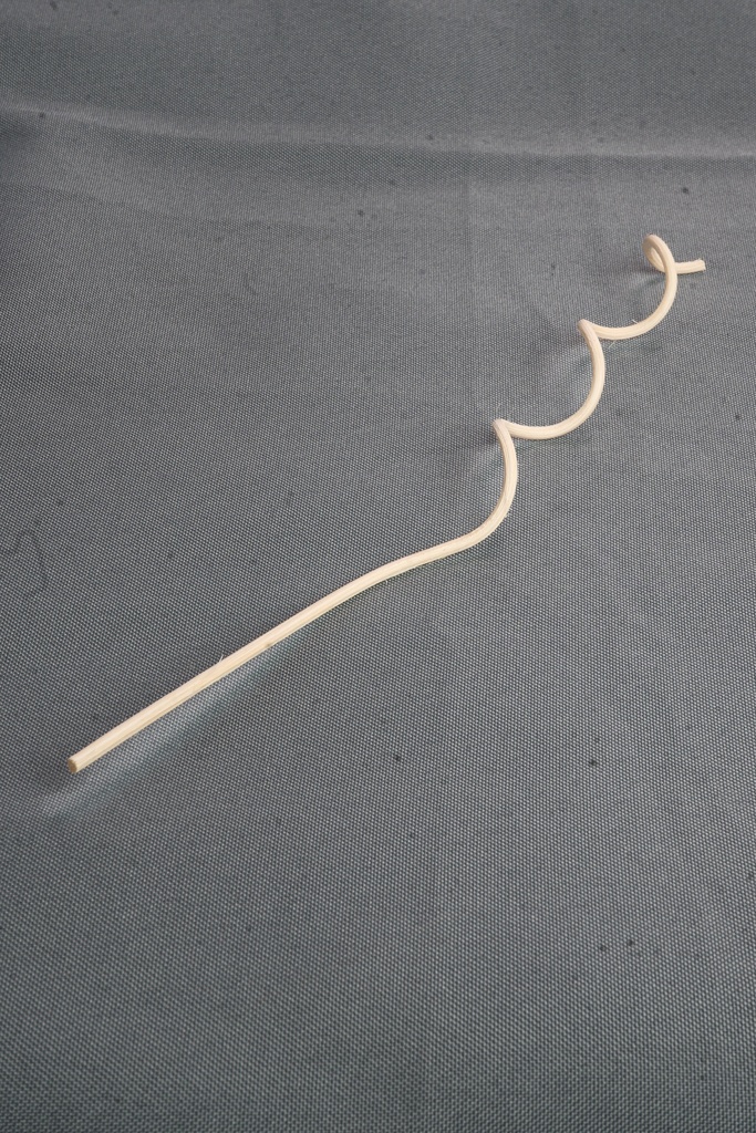 [45036] VARILLA DE RATTAN ONDULADA NATURAL 23CM X 3MM 